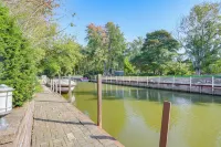 Vermilion River Home w/ Hot Tub & Private Dock! - Wifi
