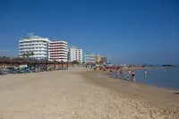 Sea Lion Hotel - Beach