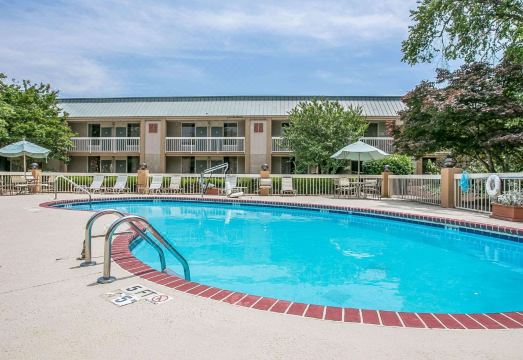 섬터 호텔 야경 및 외관