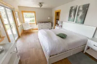 Headland at Crook Point Hotels in Gold Beach