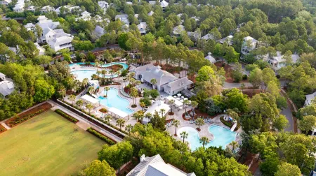 Private Courtyard, Screened Porch and Bikes - Stunning Coastal Retreat Отели в г. Сисайд