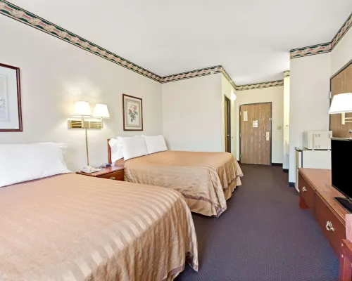 Travelodge by Wyndham St. Louis Hotels in Berkeley
