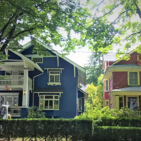 Douglas Guest House Отели рядом с достопримечательностью «Vancouver Olympic Centre»