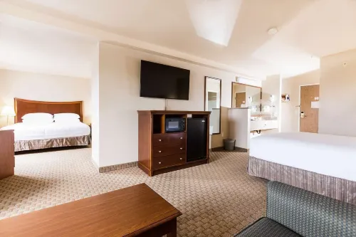 Red Lion Inn & Suites McMinnville Hotels in McMinnville