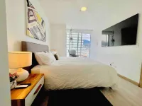 Beautiful apt-balcony in La Carolina 70” QLED TV  호텔