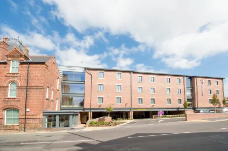 Premier Inn Leek Town Centre Отели рядом с достопримечательностью «Васт»