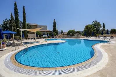 J1 Holiday House Adjacent to Aphrodite Hills Các khách sạn gần Beach