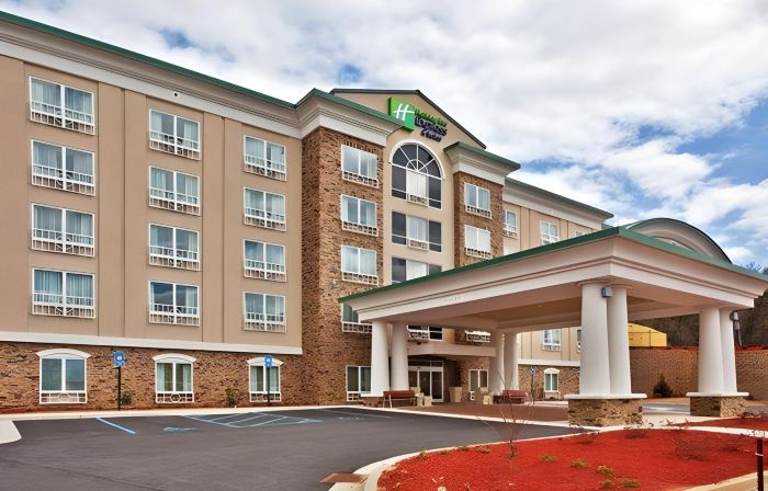 Holiday Inn Express & Suites Columbus - FT Benning Maingate by IHG