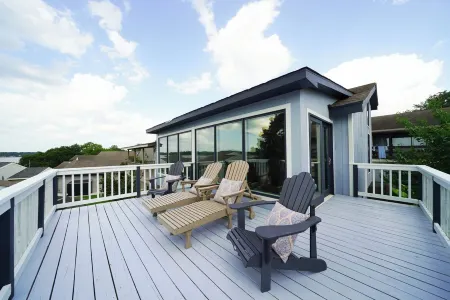 Lake Conroe Retreat. Stunning Views & Private Deck