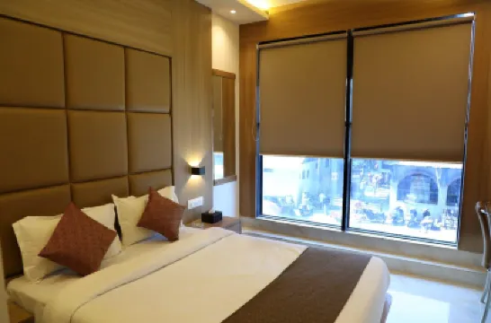 HOTEL BELLAMONT Hotels near Lokmanya Tilak Terminus