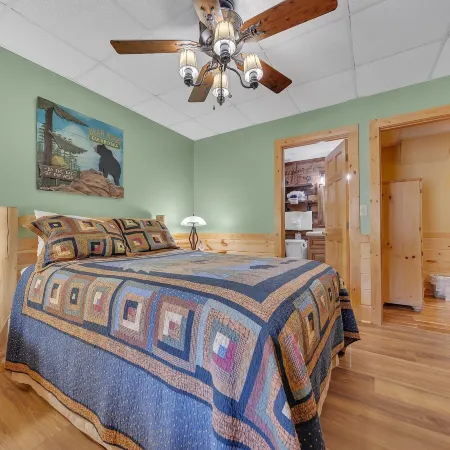 ER258- Sweet Memories Great Location- Close to Town Cabin