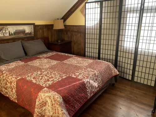 Rustic two bedroom cottage on riverside in Shohola PA