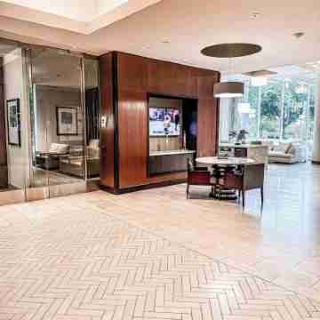 Cozy 2-bedroom apartment in charming McLean with AC, WiFi, fitness room Others