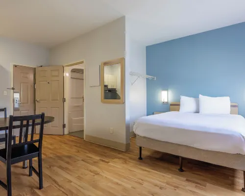 Studio 6 Toronto - Mississauga with Kitchenettes Hotels near Hurontario