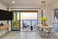 Oceanfront in la Jolla Steps to Beach Shops Dining Dawn Patrol by AvantStay