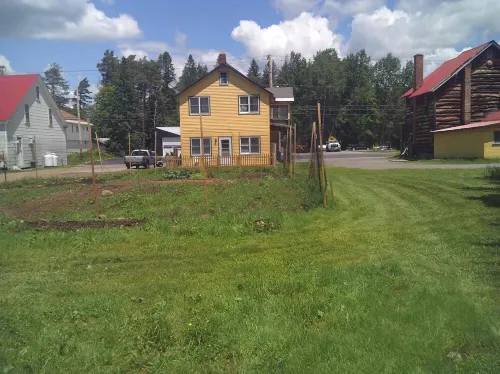 Trailside Townhouse in the center of Indian Lake