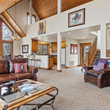 Russell Home by AvantStay Expansive Deck Stunning Views Hot Tub
