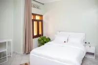 Eagle View Golf Hotels near Inema Arts Centre