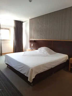 Hotel Ritz Capital Hotel dekat Tailor Bar