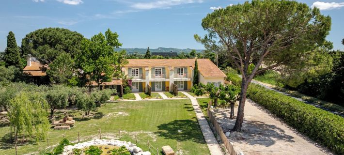 Logis Hotel des Granges Hotels in Arles