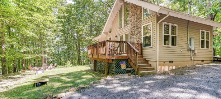 Cabin w/ Deck & Screened-in Porch in New Market! Hotels in Shenandoah County