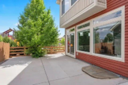 Spacious 4BR Exec Home - Near DIA & Medical Center