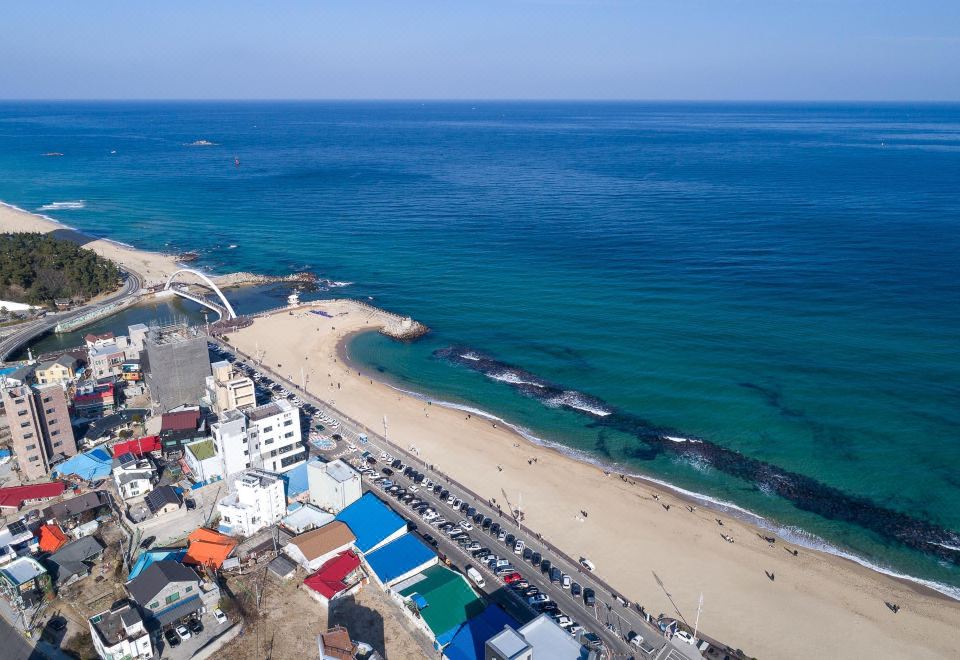 강릉 눈뜨면바다 펜션 객실