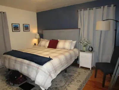 King bedroom, sleeps 6
