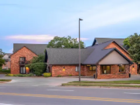 Eastland Suites Hotel & Conference Ctr, Trademark by Wyndham Hotels in Bloomington