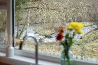 Charming cottage in Glenlivet on the edge of the Cairngorms National Park. Hotels in Ballindalloch