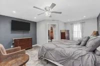 Great Escape 4 bedroom house  2 King Bed in Belleville with WiFi fitness room Hotels near Dill's Floral Haven, Inc.