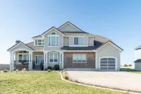 Private Path to the Beach and Hot Tub - Luxurious Coastal Escape North Head Lighthouse 주변 호텔