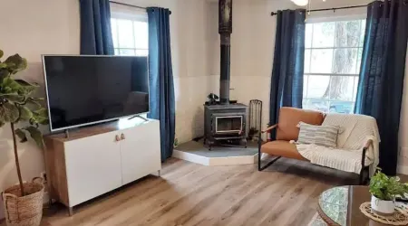 Cozy 2 Bedroom with Mid-Century & Farmhouse Vibes Отели в г. Винта Каунти