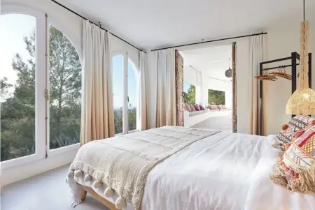 LOOK NO FURTHER! Gorgeous old finca with sea view!