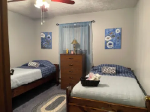 Chalet in the heart of Poconos, romantic getaway near pools and lake Hotels in Coolbaugh Township