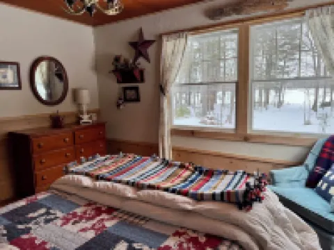 Serene Dragonfly Point at Meta Lake: 3-Acre Property on Private Lake Hotels in Lincoln