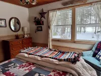 Dragonfly Point at Meta Lake: 5-bedroom cottage on 3 acres. Pet friendly! Hotel a Lincoln