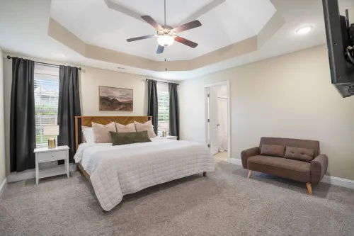 Game Room - Patio + Grill - Sleeps 9 - King Bed Hotels in Clarksville