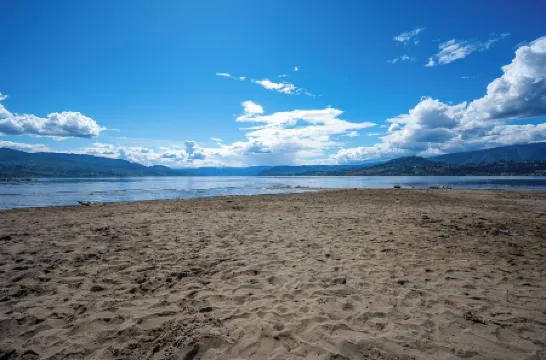 AQUA Corner Unit w Balcony and Amazing View #614 Отели рядом с достопримечательностью «Оканаган»