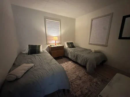 Base Camp Cottage Отели рядом с достопримечательностью «A. T. Still University»