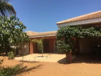 Charming green villa, private pool 5 minutes from the sea Hotels in Saly Portudal