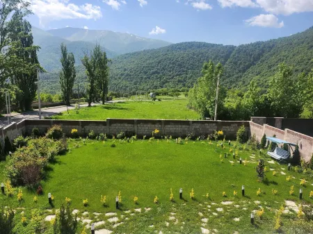 Cozy modern Villa in Dilijan with beautiful garden&fascinating view on mountain