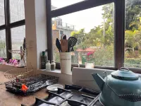 Cute 2Br Apartment with lake views & private garden! Everything you need + more.