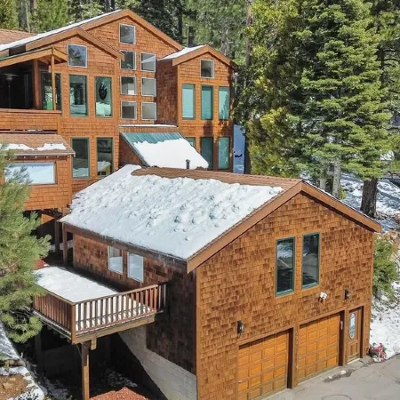 Spacious 4/5BR 4BA Tahoe Retreat w/ Hot Tub – Walk to Lake & Near Ski Resorts