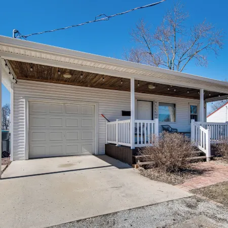 Mins to Local Attractions: Pet Friendly w/ Yard!