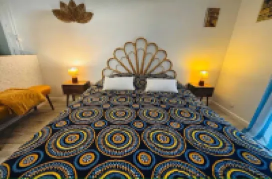 New near train station air conditioning and 3-star balcony