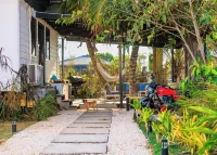 2 bedroom Guest House w/comp ride to the airport Hotels in Ladyville