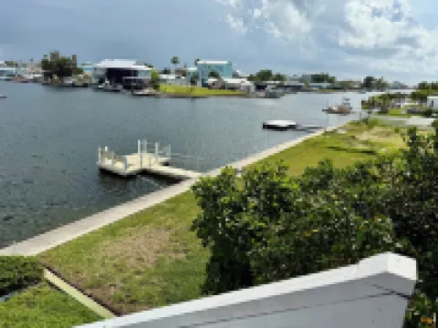 Gulfview Luxury Villa - Waterfront, Spacious, 5 Bed, Heated Pool, Direct to Gulf