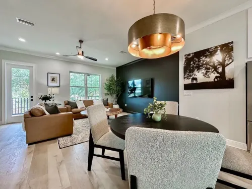 Watula on the Square - Luxury Downtown Retreat