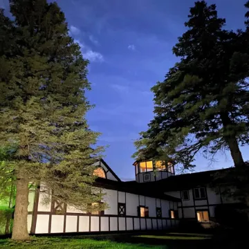 Horse lovers paradise with 2 bedrooms and WiFi, AC in Lake Geneva